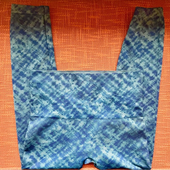 Spanx Look at Me Now Seamless Leggings In Indigo Watercolor Tie Dye Size M EUC - Picture 7 of 9
